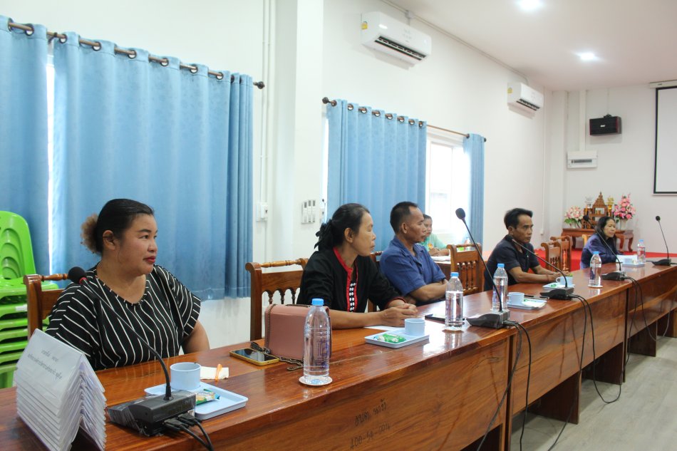 การประชุมสภาองค์การบริหารส่วนตำบลนางัว เพื่อพิจารณาเรื่อง การส่งมอบสายทาง